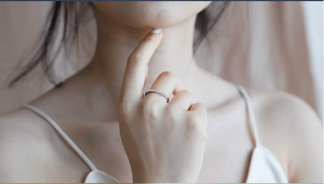 'Forever In Love' Wedding Band - Hidden Jewels Co.